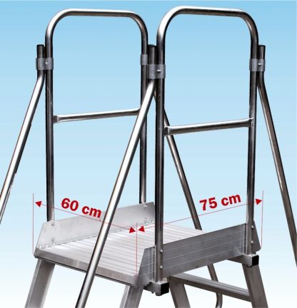 Grande piattaforma a ponte di lavoro in alluminio con protezioni di sicurezza regolamentari.